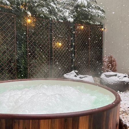 Downtown Hidden Garden With Jacuzzi In Bucharest 아파트 외부 사진