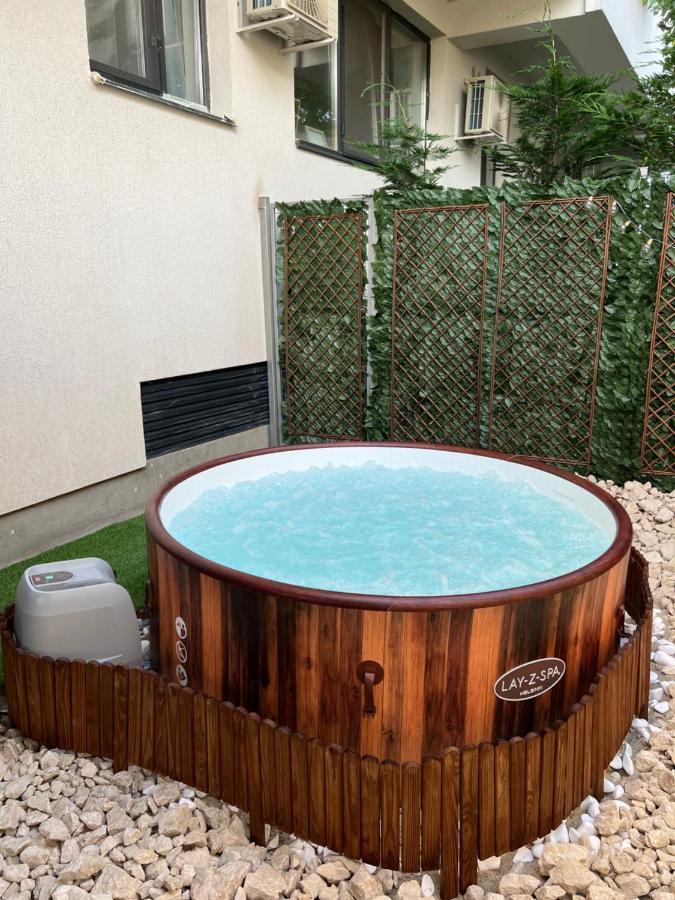 Downtown Hidden Garden With Jacuzzi In Bucharest 아파트 외부 사진