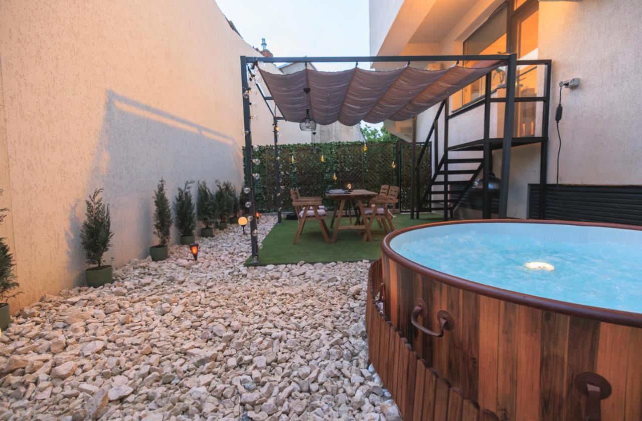 Downtown Hidden Garden With Jacuzzi In Bucharest 아파트 외부 사진