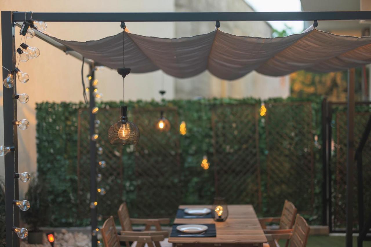 Downtown Hidden Garden With Jacuzzi In Bucharest 아파트 외부 사진