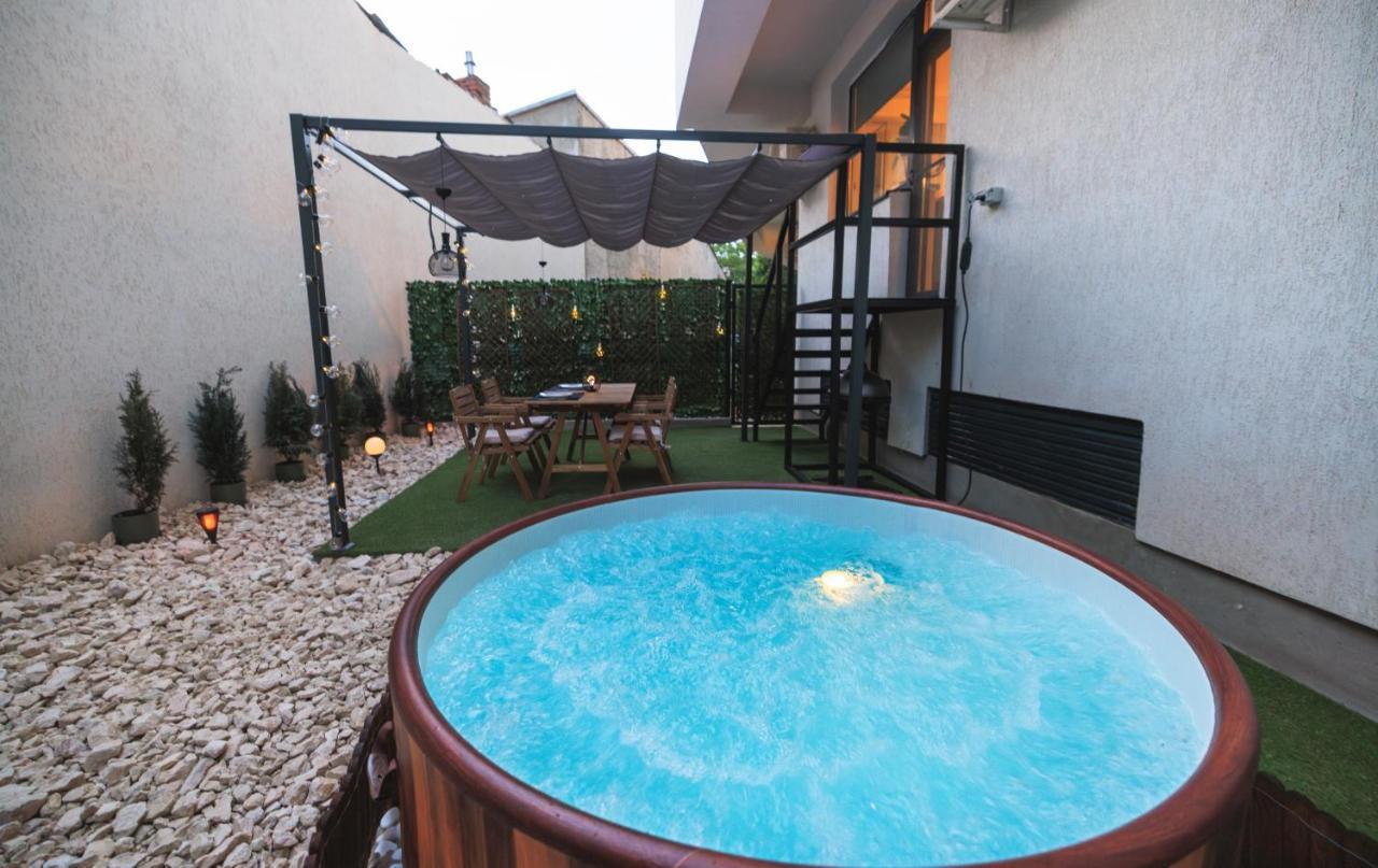 Downtown Hidden Garden With Jacuzzi In Bucharest 아파트 외부 사진