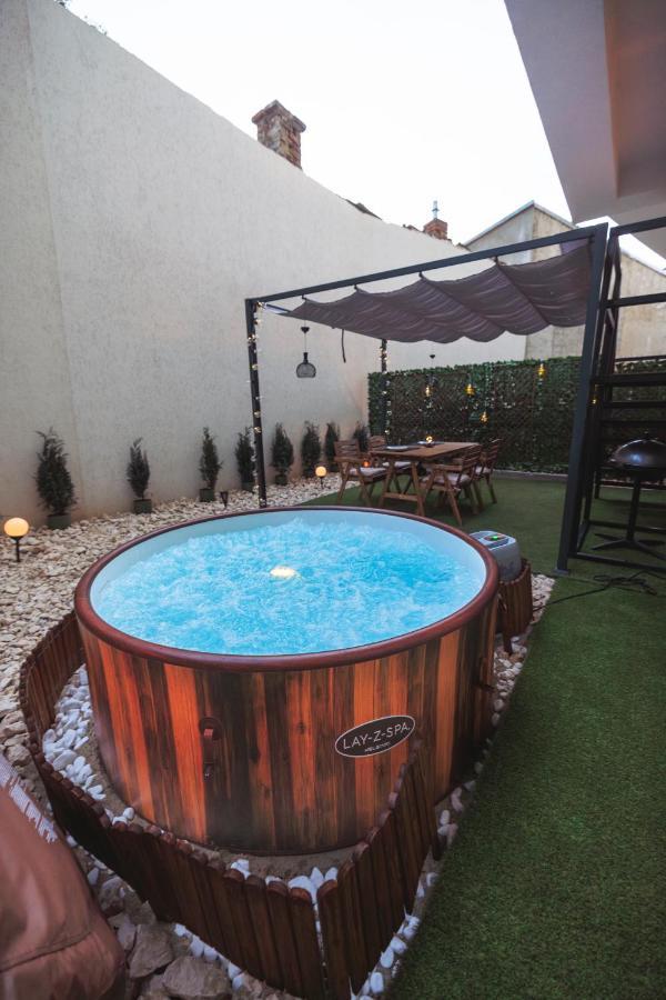Downtown Hidden Garden With Jacuzzi In Bucharest 아파트 외부 사진