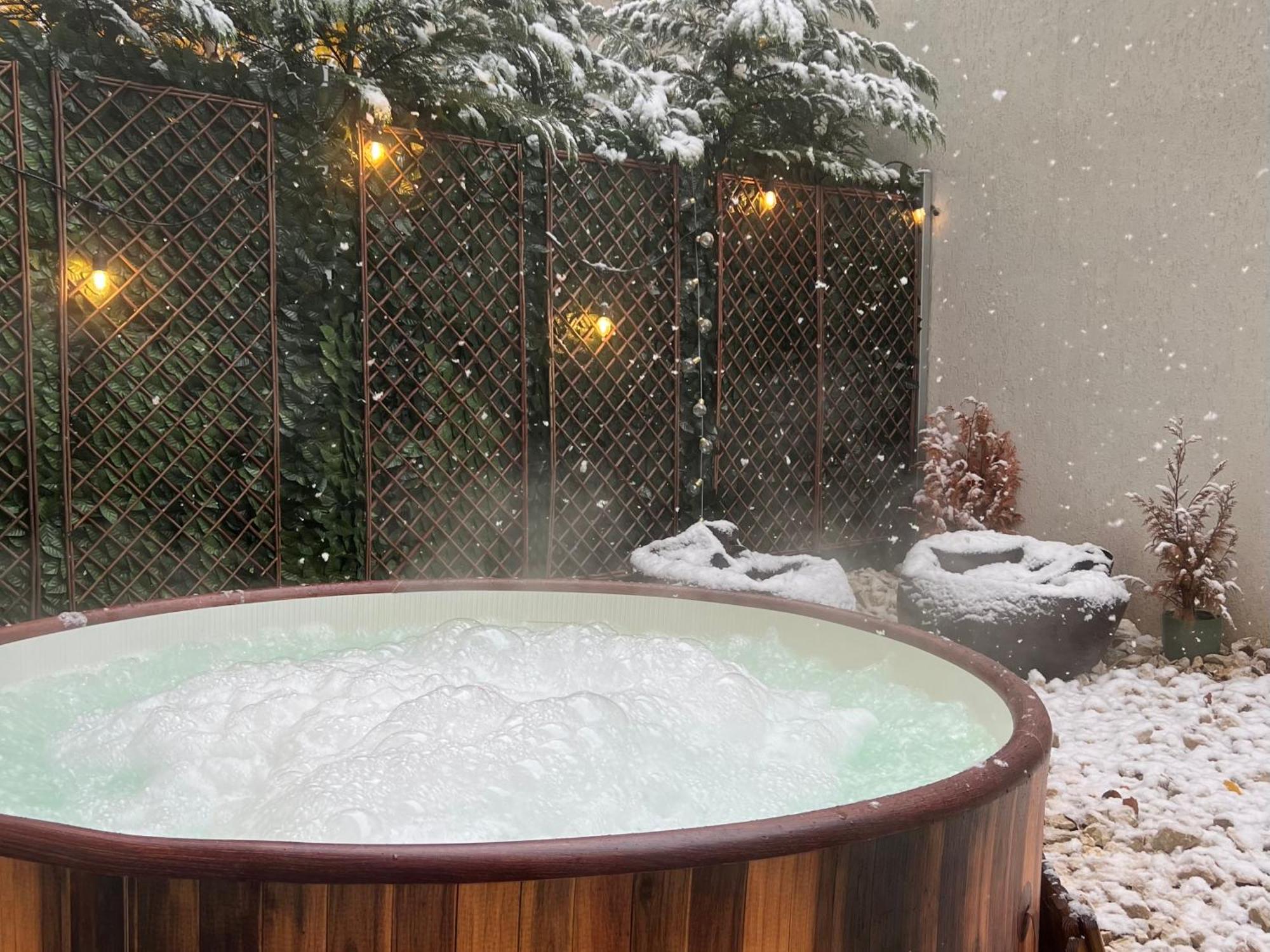 Downtown Hidden Garden With Jacuzzi In Bucharest 아파트 외부 사진